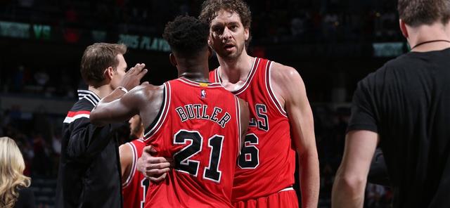 通过边路传 通过边路传